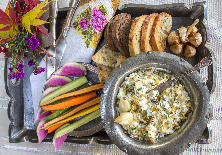 A wonderful spread with roasted garlic cloves for a mellow touch. Add some zest with the balsamic-honey drizzle