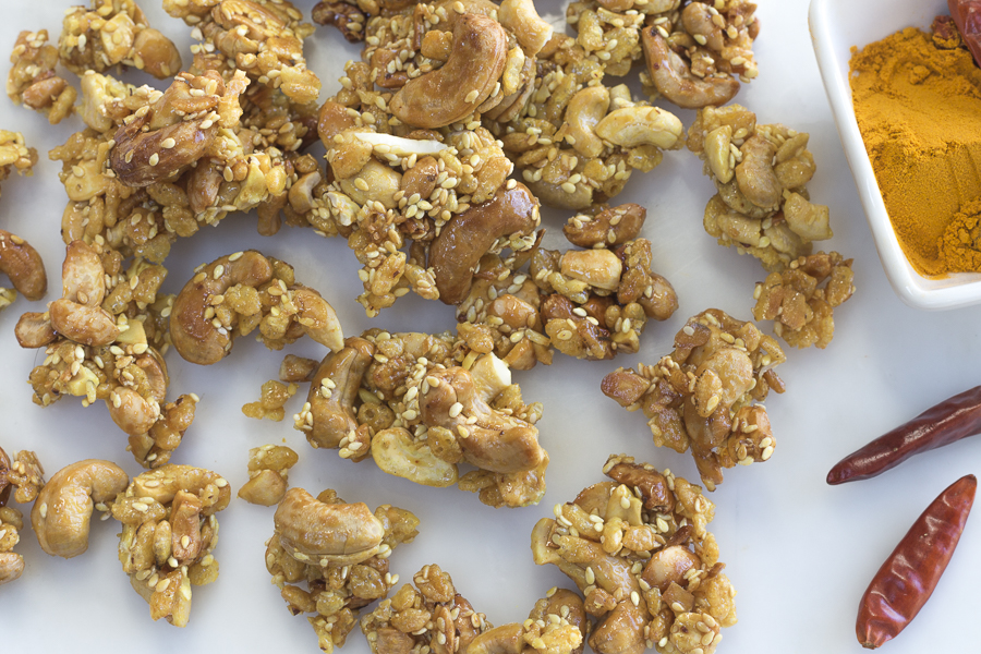 A simple nut crunch snack that is SIMPLE (really!) to prepare and totally irresistible. Puffed Brown Rice adds lightness and crunch – a pinch of tumeric and chili flakes adds interest and a touch of heat.
