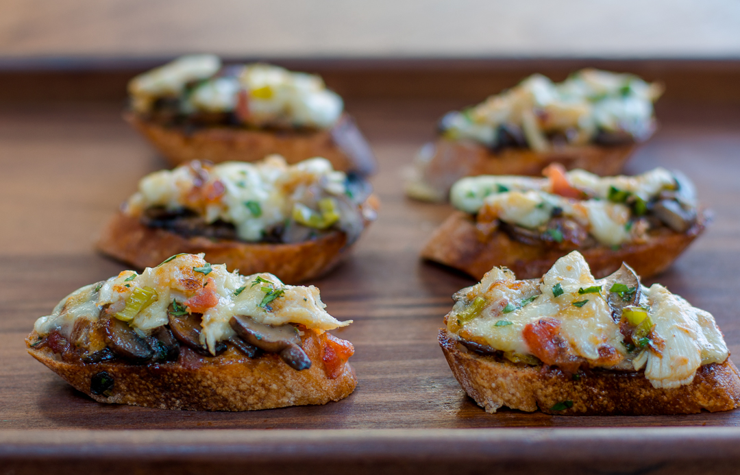A few bites of heaven ~ this Spanish tapas recipe has authentic Spanish flavors with sautéed sliced cremini mushrooms, a smoked paprika aioli (garlic mayonnaise) and topped with Spanish Mahón cheese