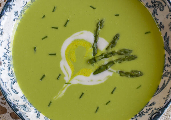 Spring Asparagus Soup – Vegan – with Cashew Crema Swirl