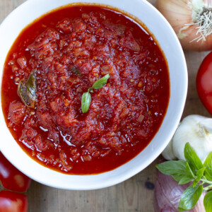 How to Make Fresh Tomato Sauce