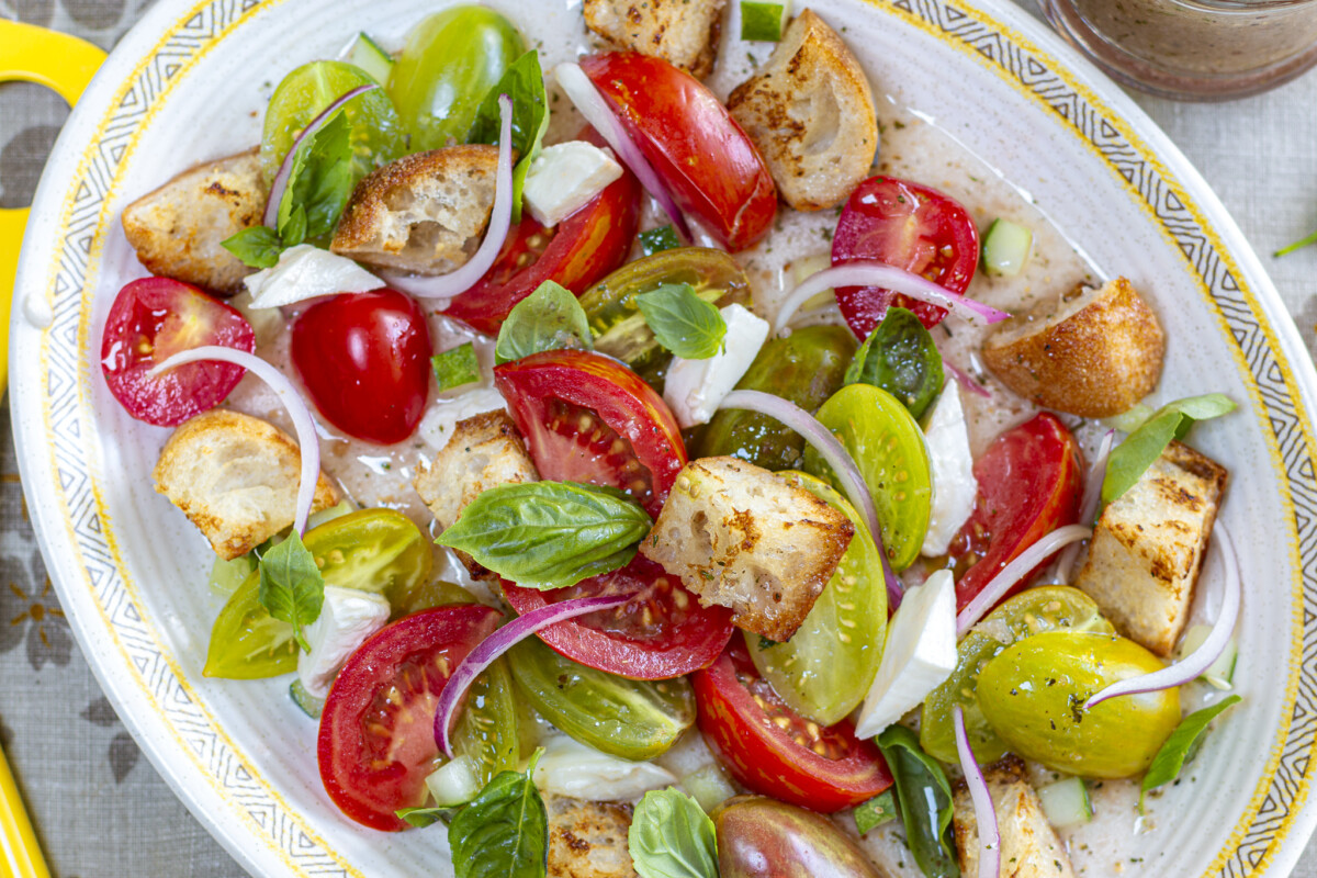 Summertime Panzanella Tomato Salad – you should be eating this right now!