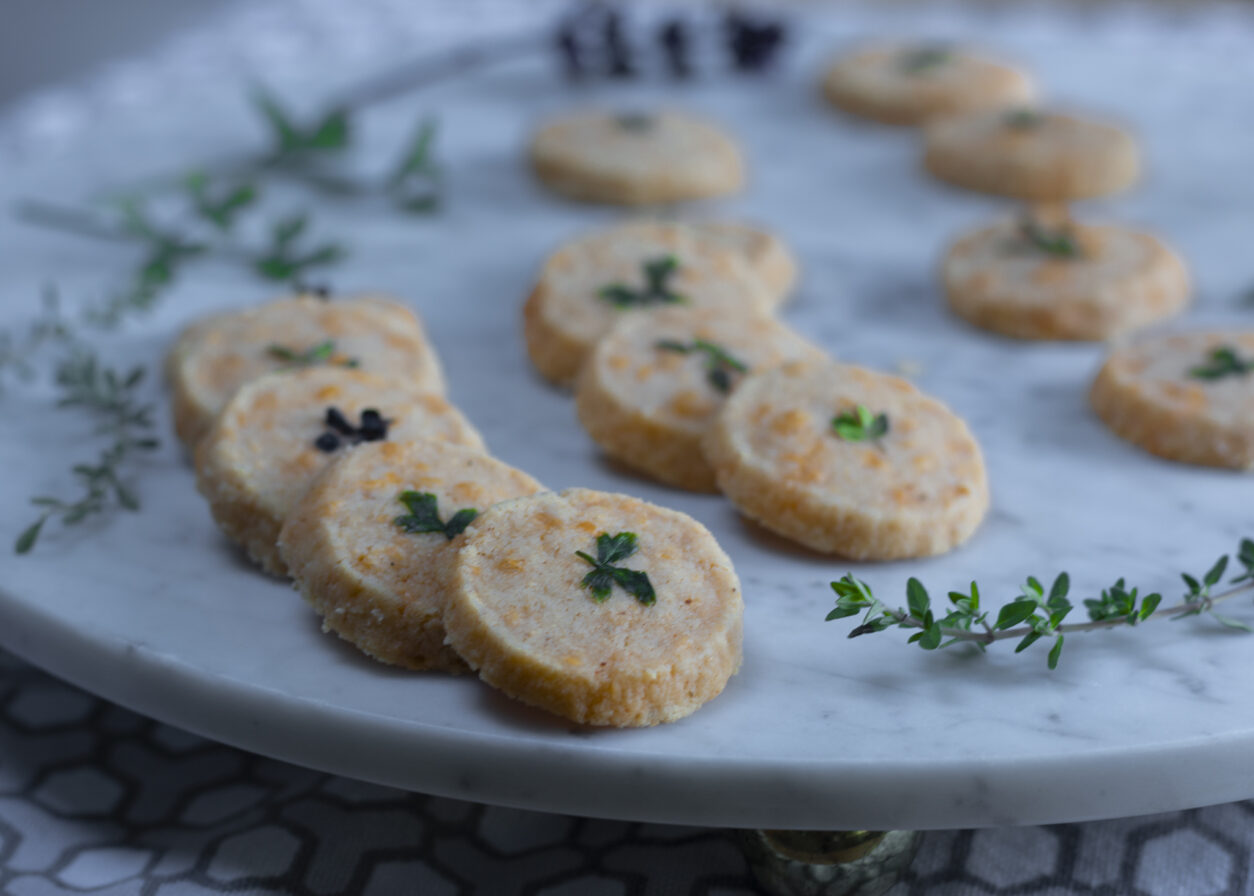 Cheesy, buttery shortbread crackers melt in your mouth – a special recipe