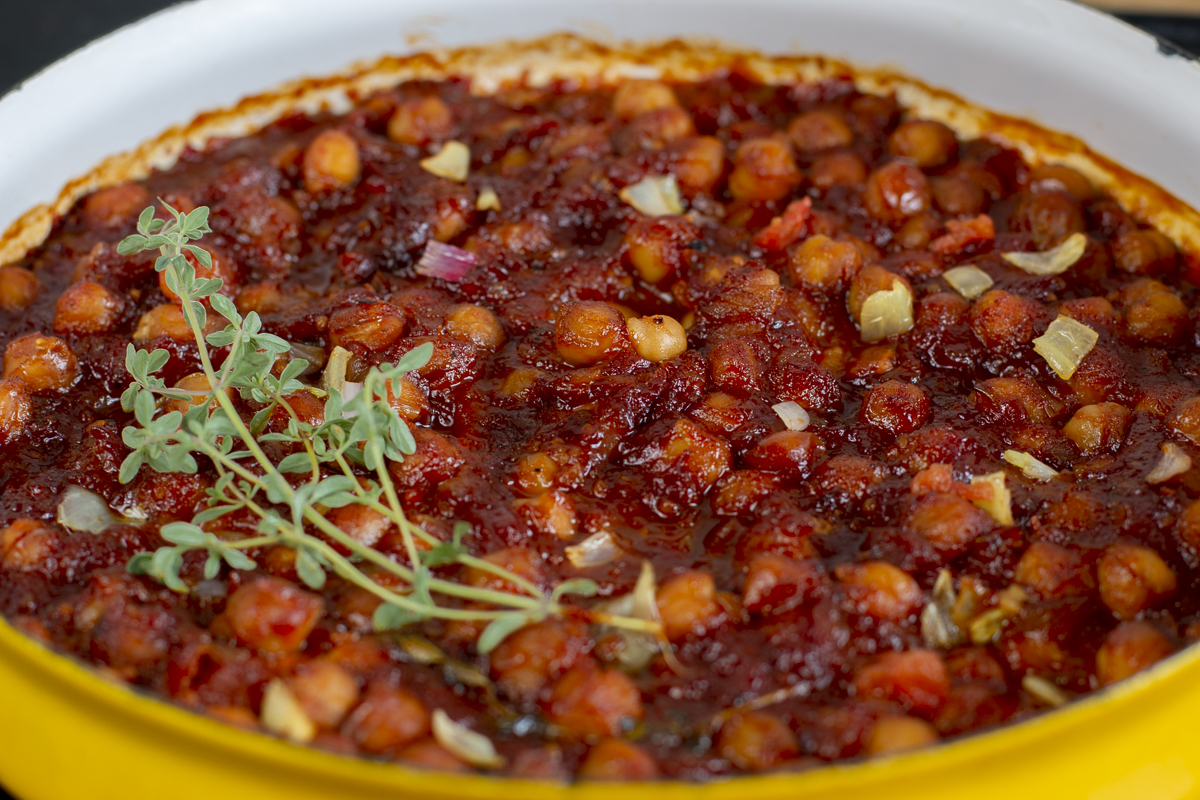 Close-up: Chickpea "Baked Beans" out of the oven