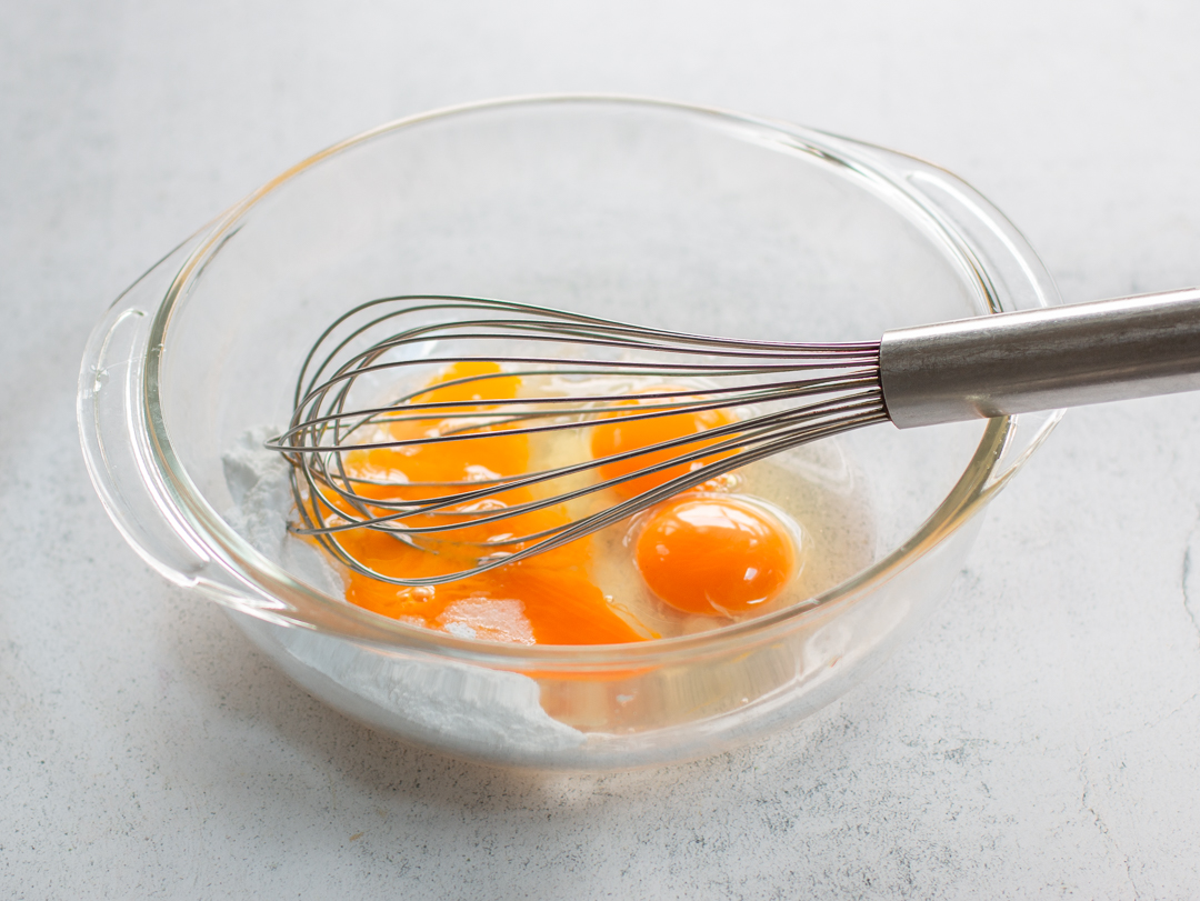 Whisked eggs with sugar 