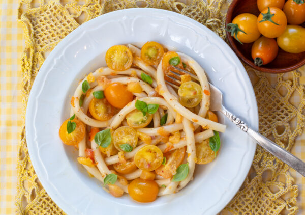 The No-Cook Yellow Tomato Sauce with another type of Pasta : Greek Long Macaroni