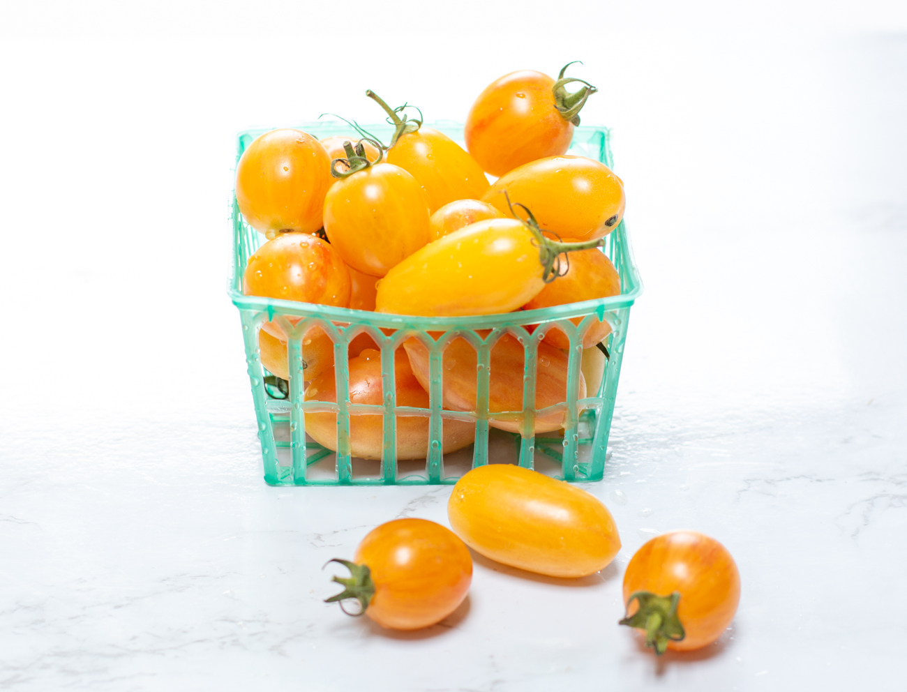 Heirloom Cherry & Oval Tomatoes for the No-Cook Tomato Sauce 