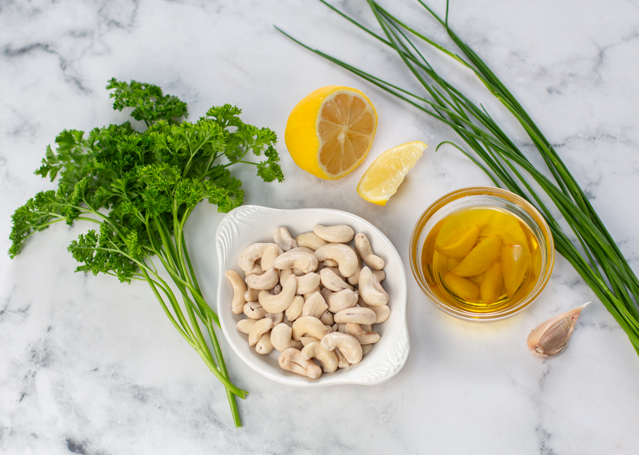 Ingredients for the Vegan-Creamy Herbal Sauce 