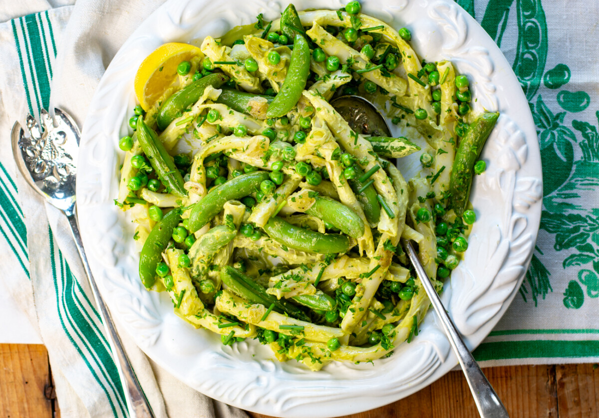 Summer Pasta with Sugar Snap Peas, Fresh English Peas & a Creamy Herbal Vegan Sauce