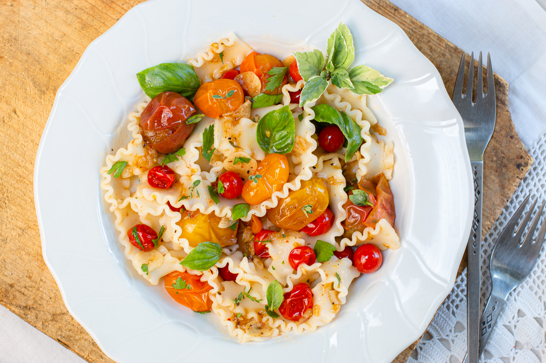 Burst Heirloom Tomatoes with Pasta & Basil 