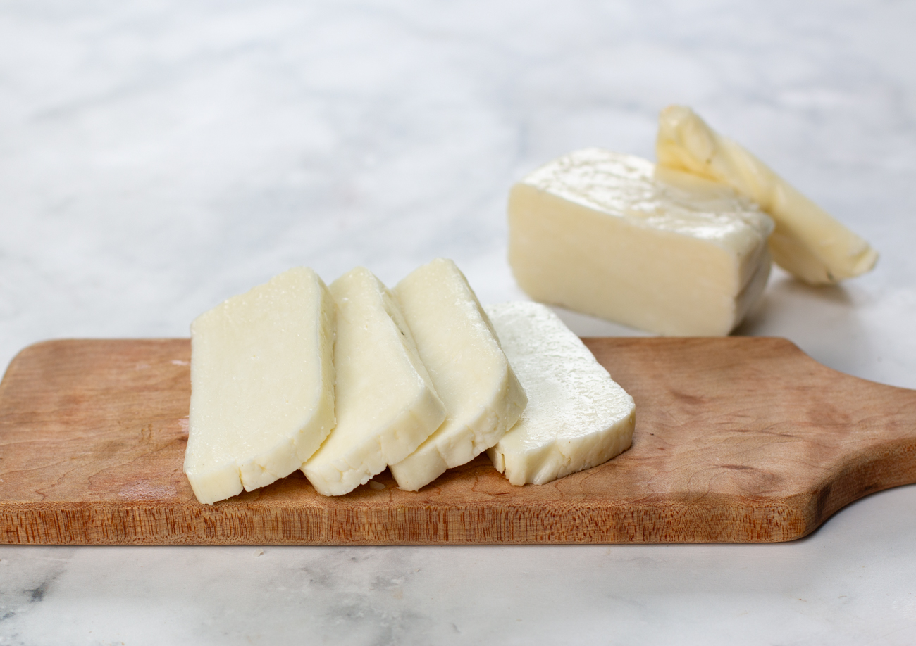 4 slices of Halloumi are seasoned, grilled and cut into cubes 