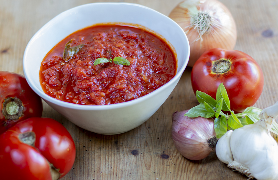 How to Make Fresh Tomato Sauce