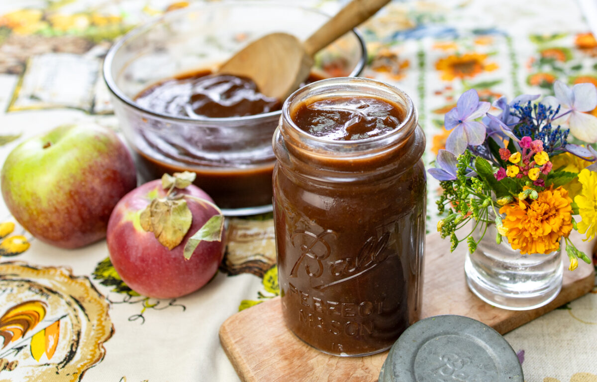 Easy Silky Macoun & McIntosh Apple Butter